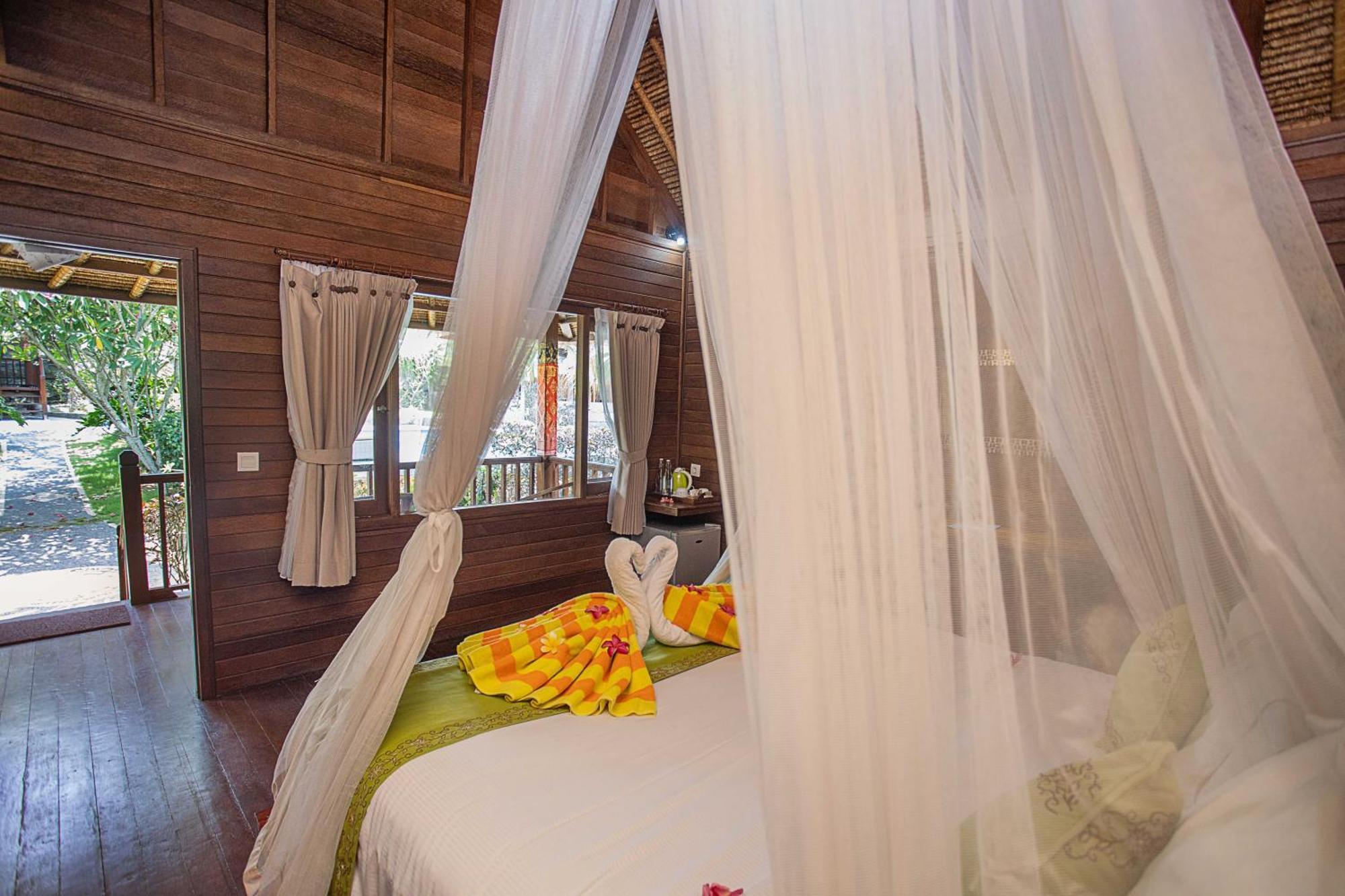 เลมโบงัน มันตรา ฮัท - ผ่านการรับรอง Chse Hotel นูซาเลมโบงัน ภายนอก รูปภาพ
